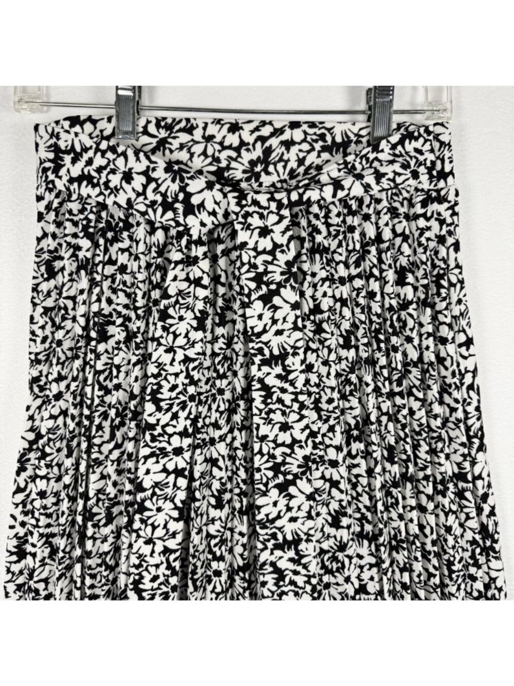 Lark + Grey Floral Black & White Pleated Tie Belt Skirt Size M Polyester Blend - Picture 2 of 9